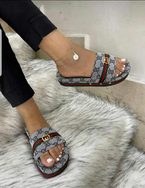Gucci slide sandals
